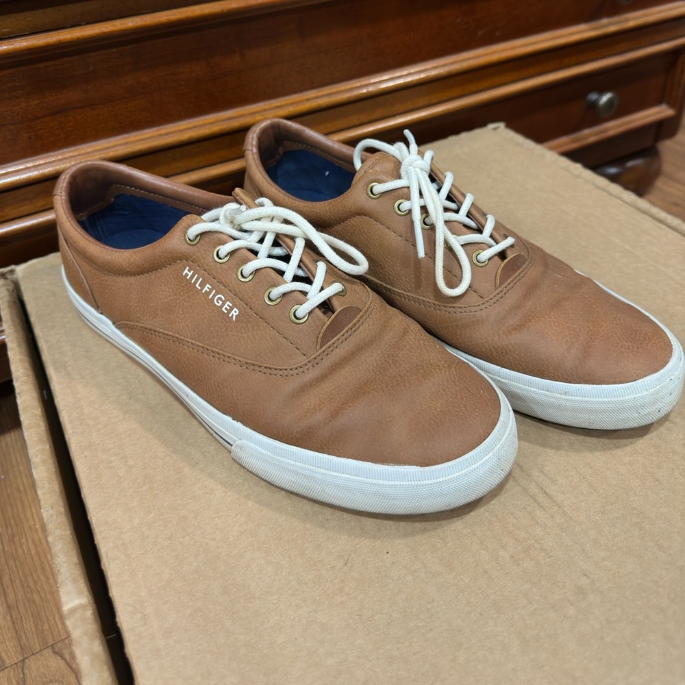 Tommy Hilfiger Men's Low-Top Sneakers Color Tan/Brown Size 8.5